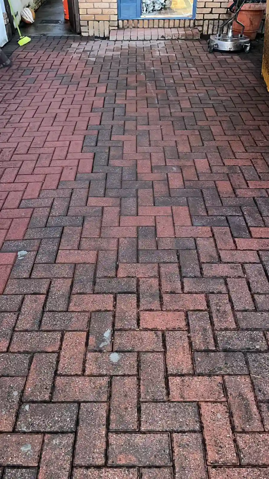 Block paving after power washing by Reflect